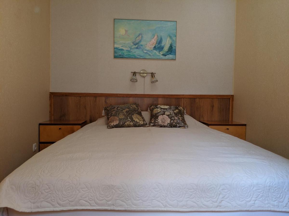 Paerna Guesthouse & Apartments 쿠레사아레 외부 사진