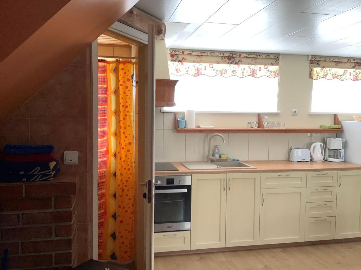 Paerna Guesthouse & Apartments 쿠레사아레 외부 사진