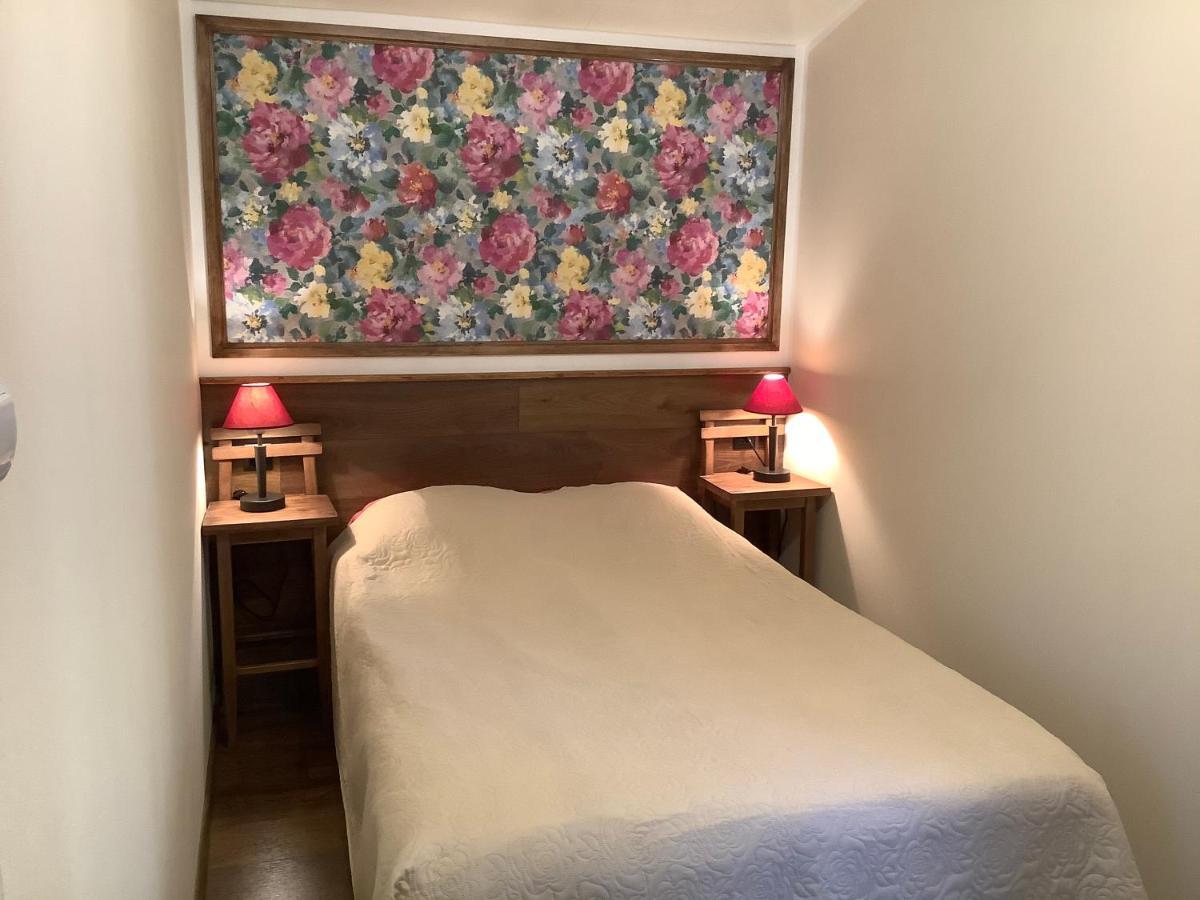 Paerna Guesthouse & Apartments 쿠레사아레 외부 사진