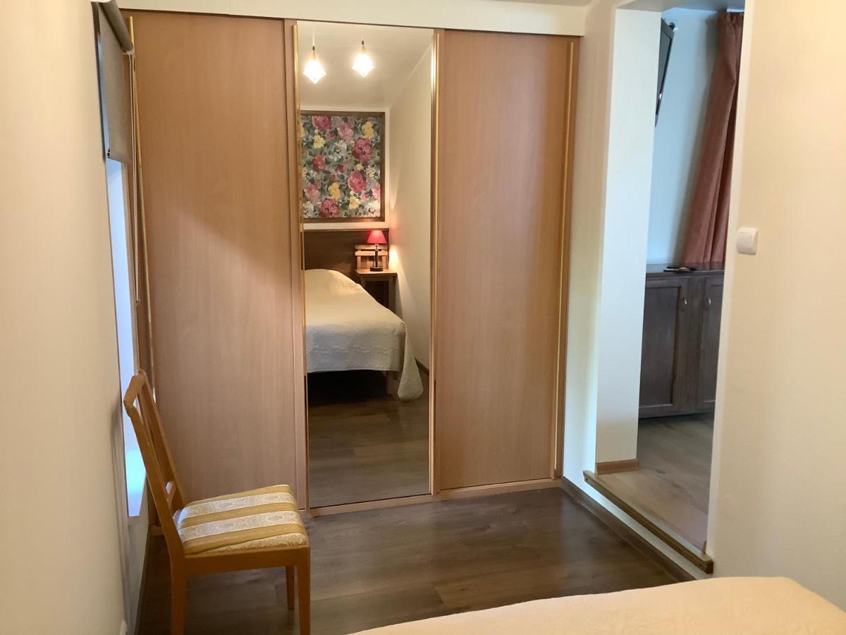 Paerna Guesthouse & Apartments 쿠레사아레 외부 사진