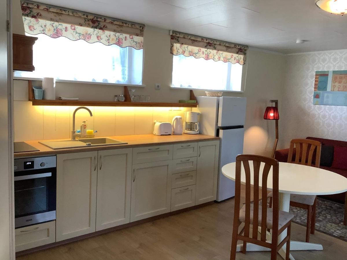 Paerna Guesthouse & Apartments 쿠레사아레 외부 사진