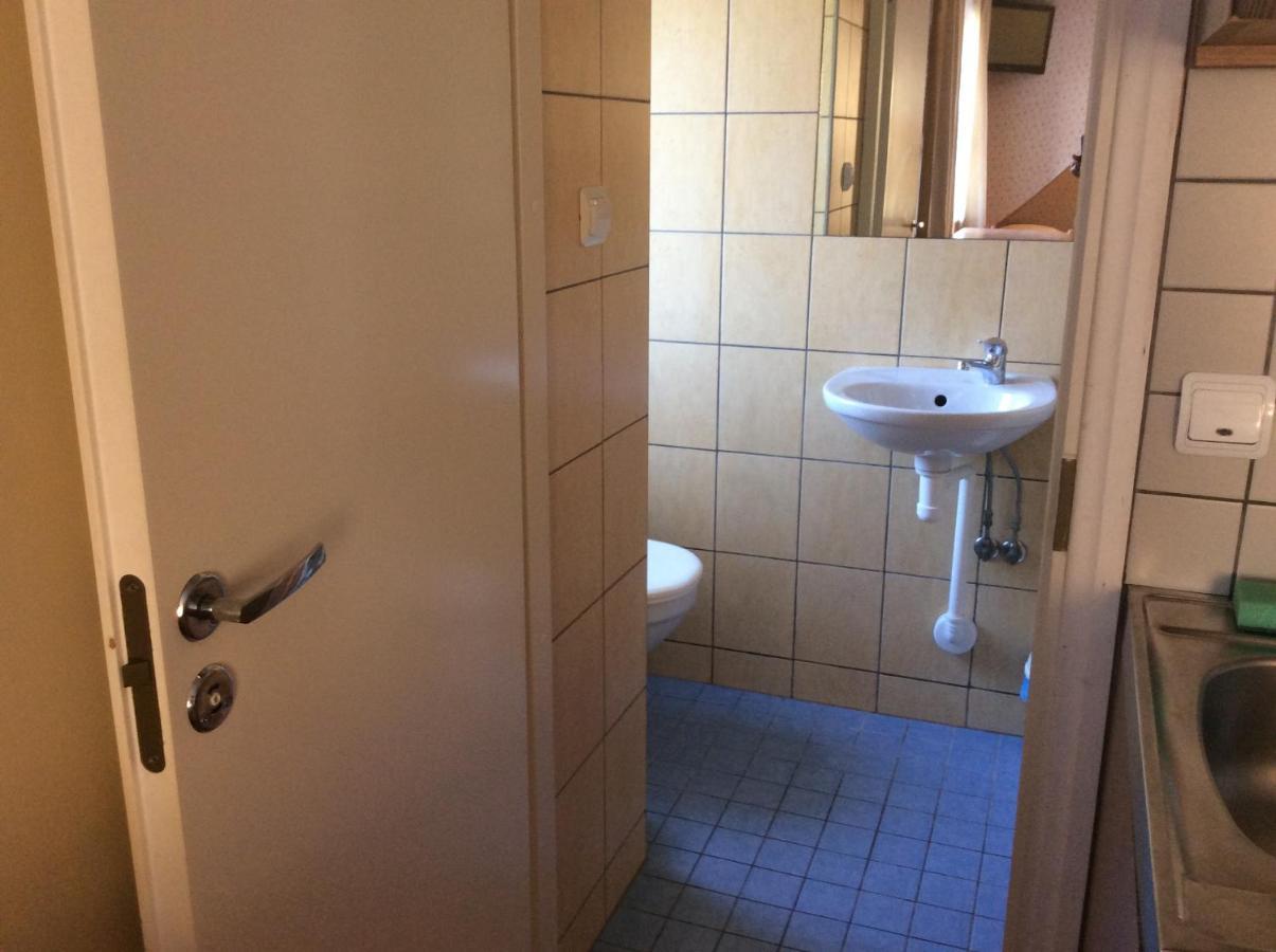 Paerna Guesthouse & Apartments 쿠레사아레 외부 사진