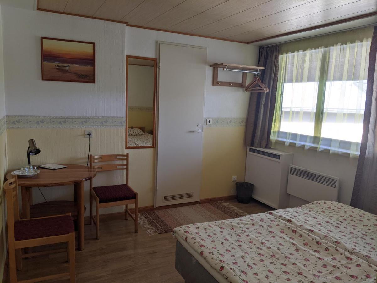 Paerna Guesthouse & Apartments 쿠레사아레 외부 사진