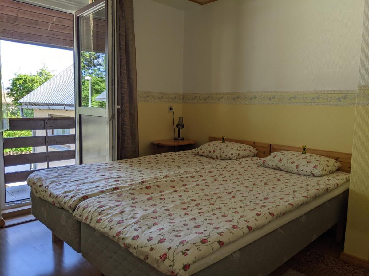 Paerna Guesthouse & Apartments 쿠레사아레 외부 사진