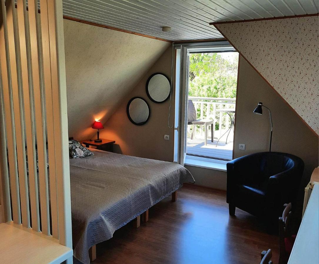 Paerna Guesthouse & Apartments 쿠레사아레 외부 사진