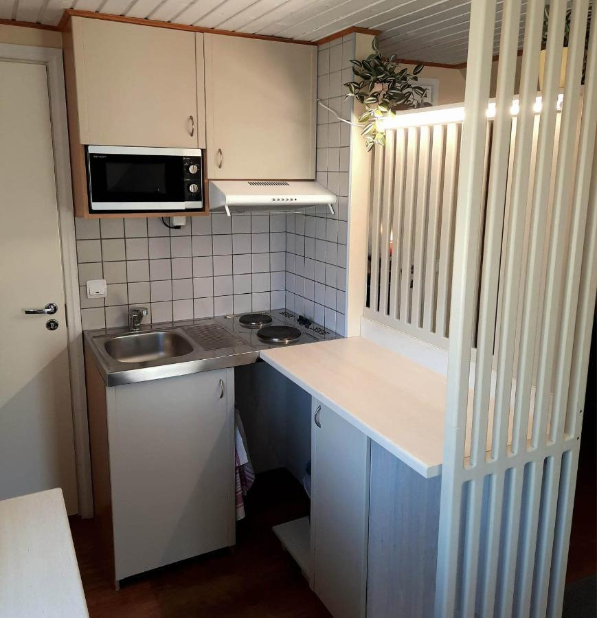 Paerna Guesthouse & Apartments 쿠레사아레 외부 사진