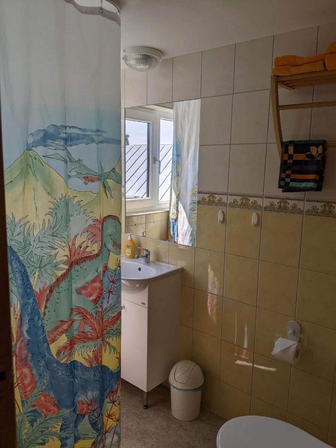 Paerna Guesthouse & Apartments 쿠레사아레 외부 사진