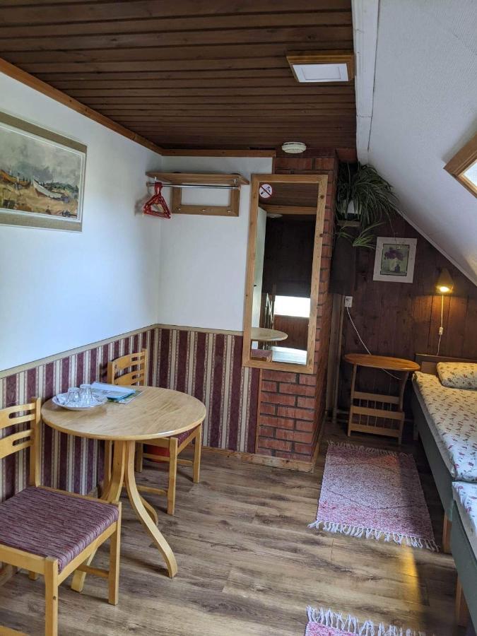 Paerna Guesthouse & Apartments 쿠레사아레 외부 사진