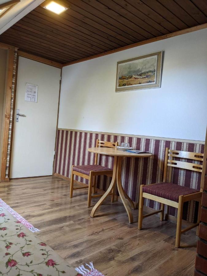 Paerna Guesthouse & Apartments 쿠레사아레 외부 사진