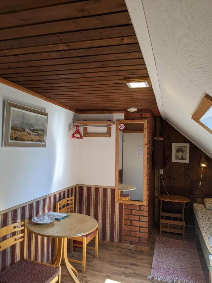 Paerna Guesthouse & Apartments 쿠레사아레 외부 사진