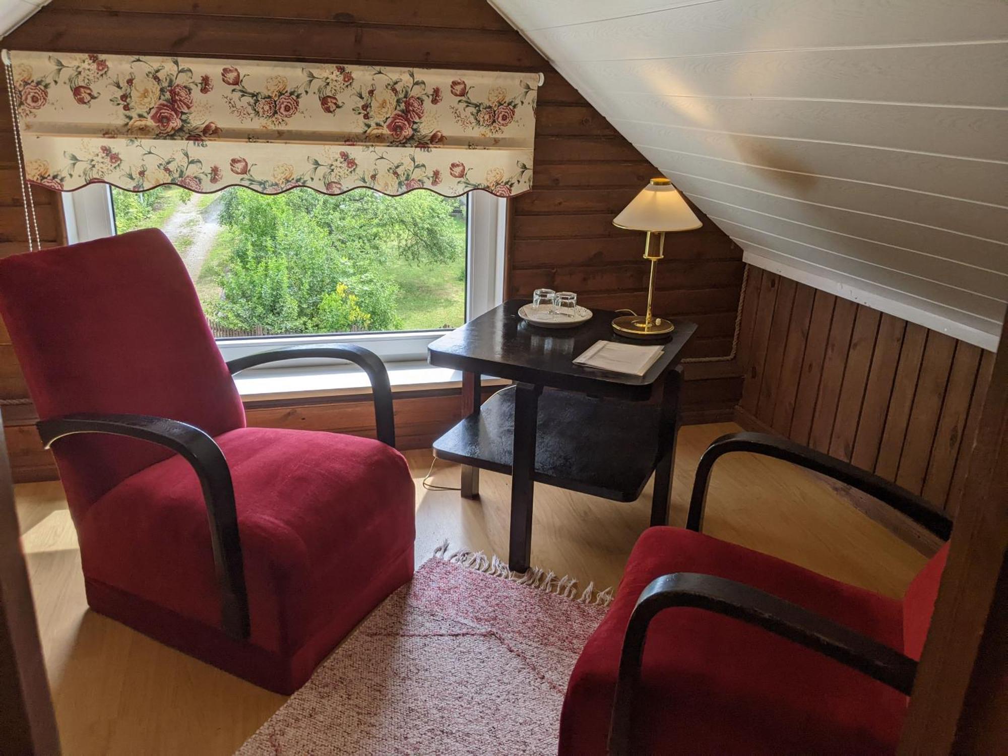Paerna Guesthouse & Apartments 쿠레사아레 외부 사진