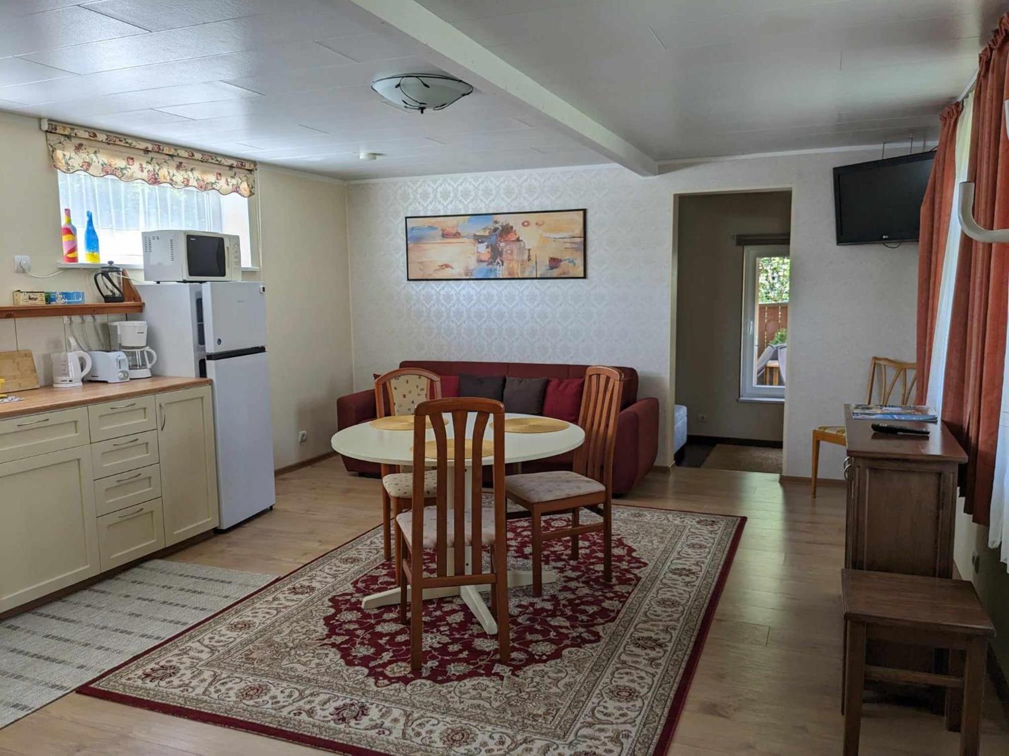 Paerna Guesthouse & Apartments 쿠레사아레 외부 사진