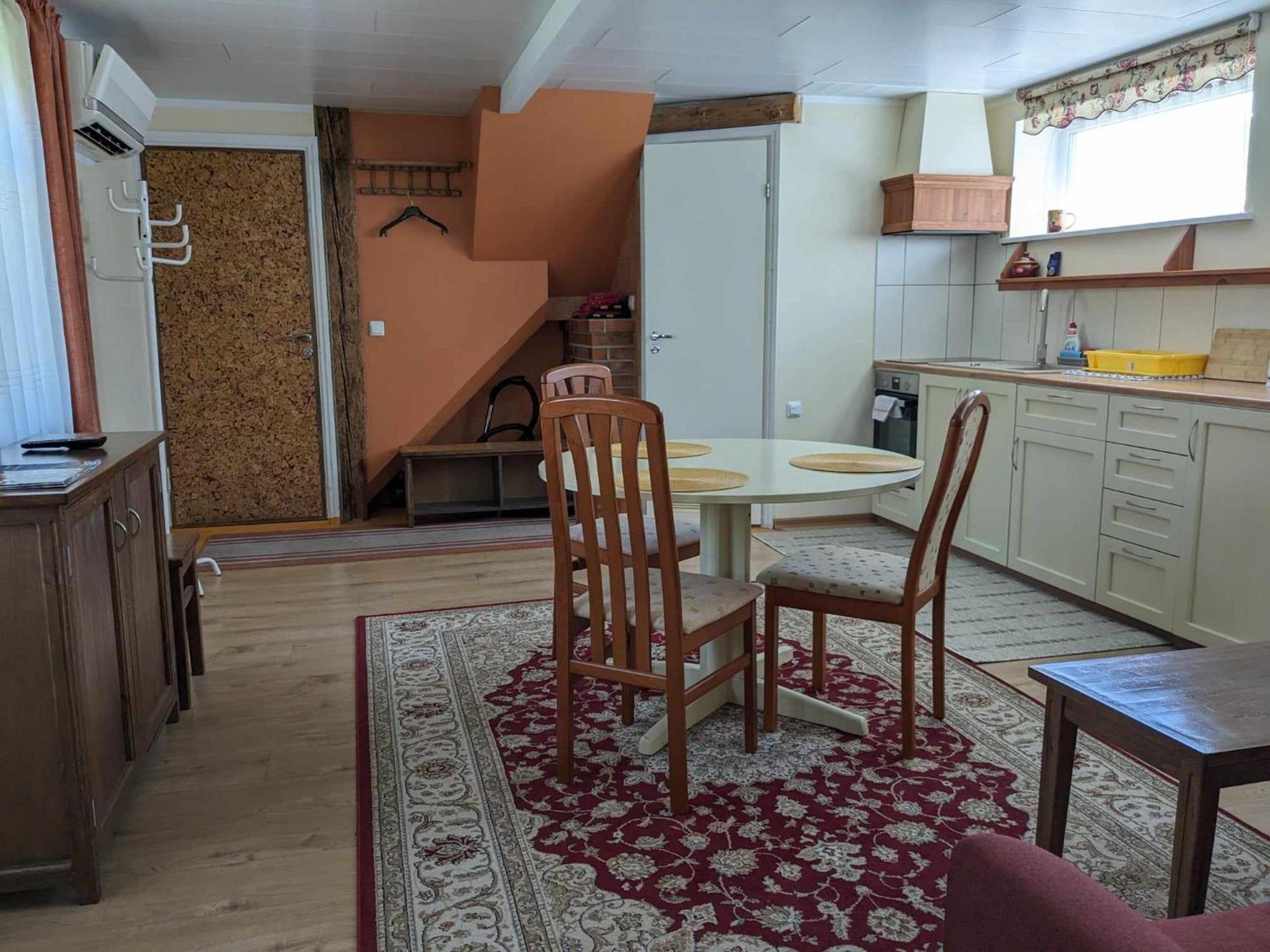 Paerna Guesthouse & Apartments 쿠레사아레 외부 사진