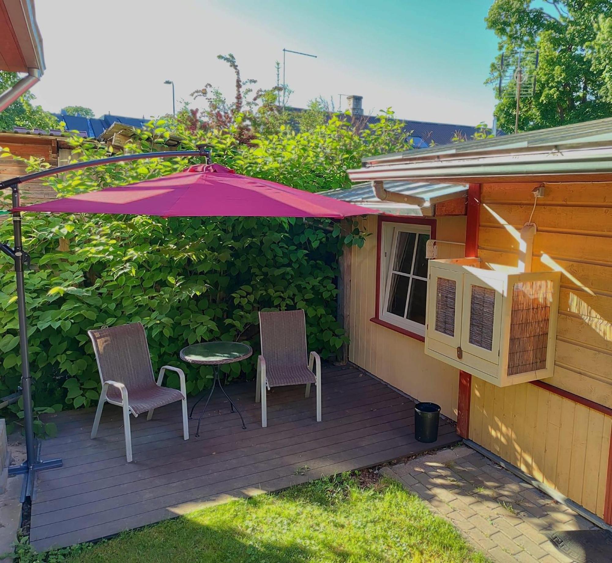 Paerna Guesthouse & Apartments 쿠레사아레 외부 사진