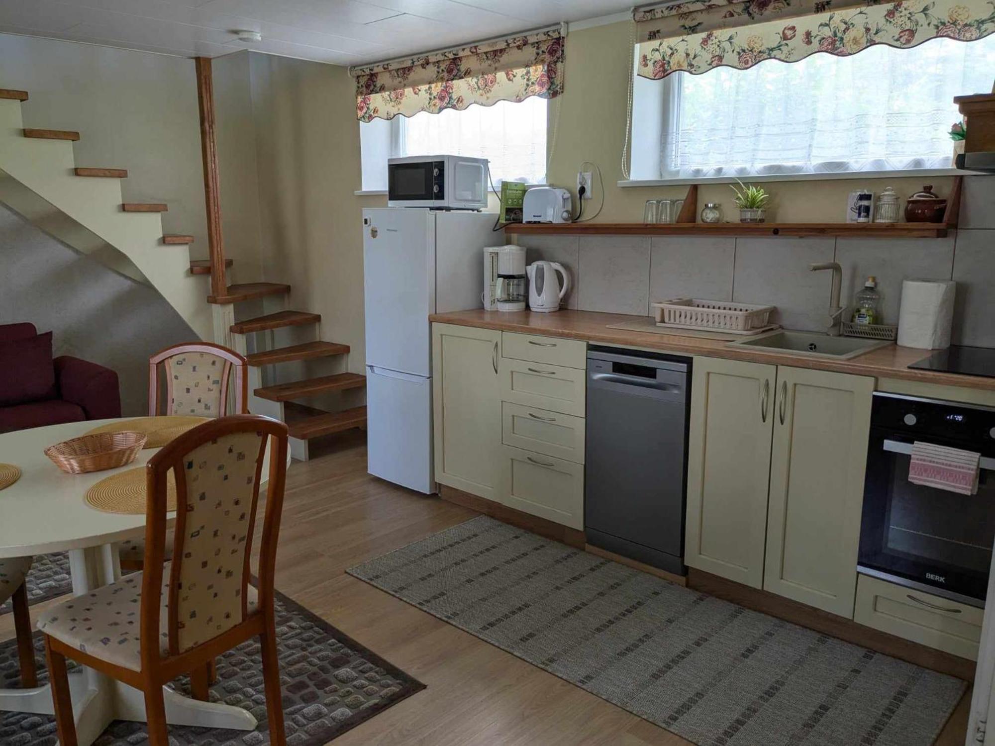 Paerna Guesthouse & Apartments 쿠레사아레 외부 사진