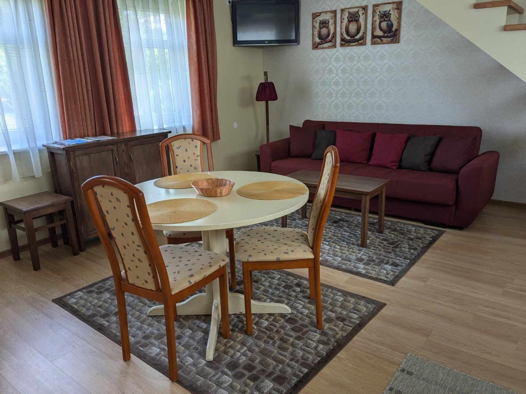 Paerna Guesthouse & Apartments 쿠레사아레 외부 사진