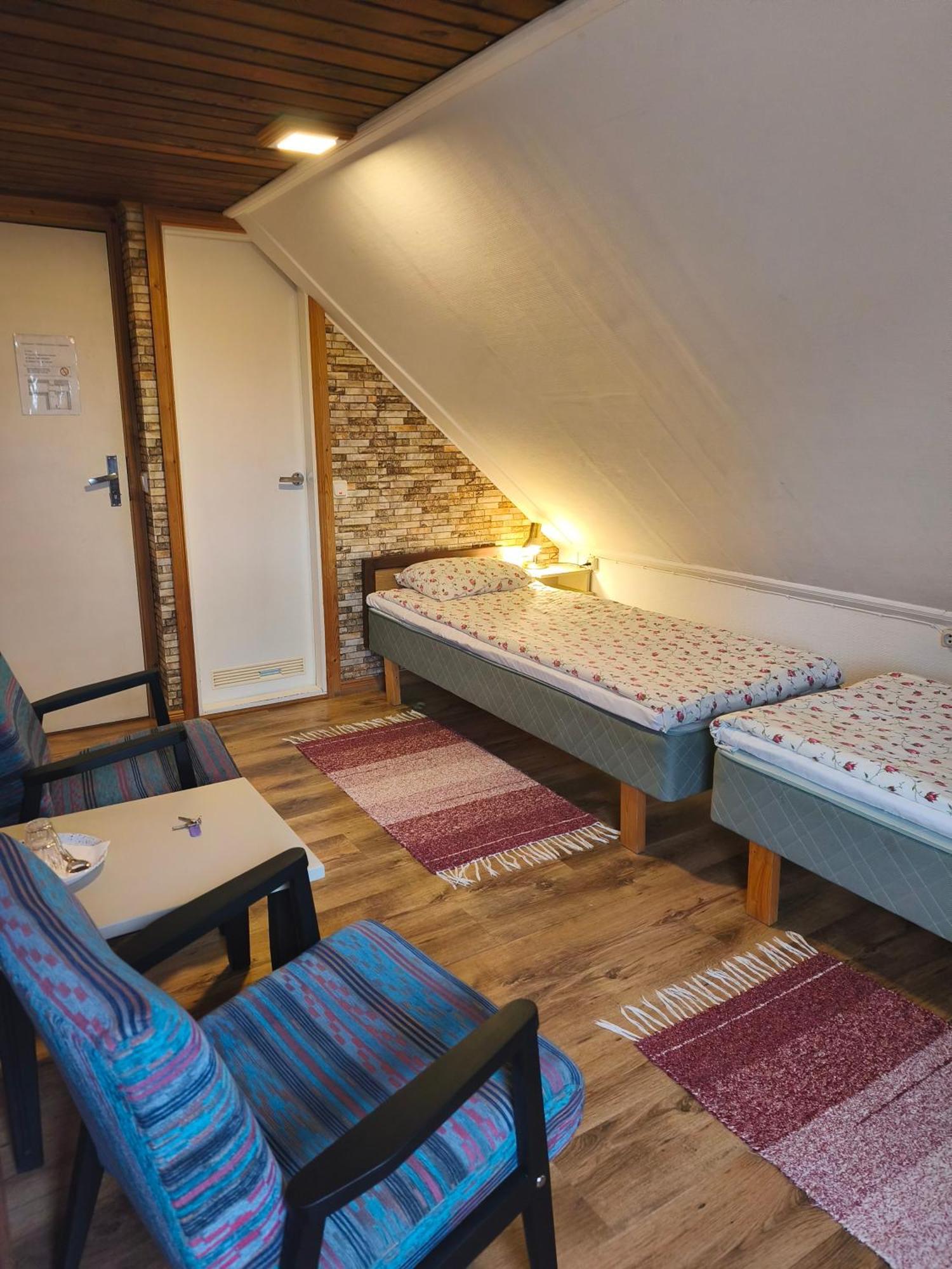 Paerna Guesthouse & Apartments 쿠레사아레 외부 사진