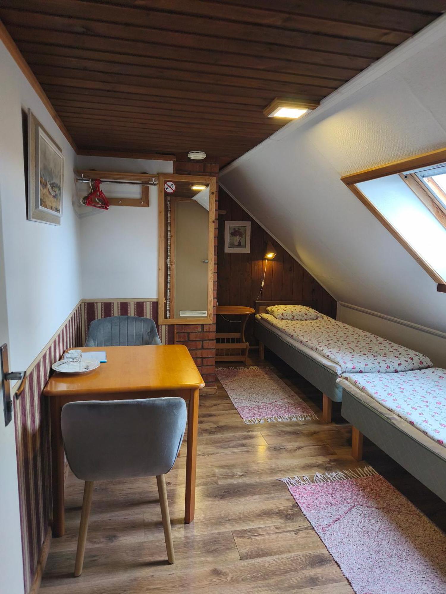 Paerna Guesthouse & Apartments 쿠레사아레 외부 사진