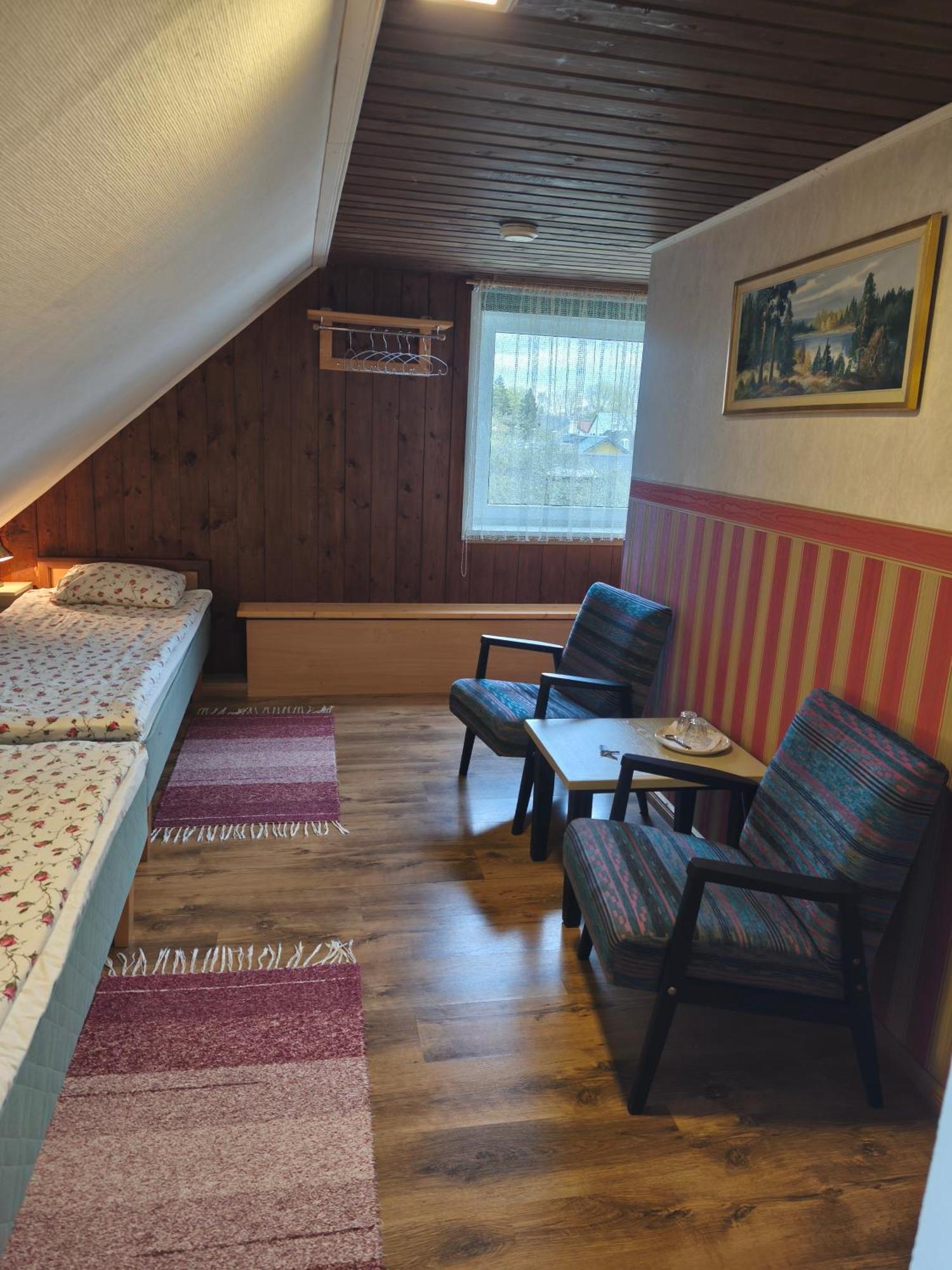 Paerna Guesthouse & Apartments 쿠레사아레 외부 사진