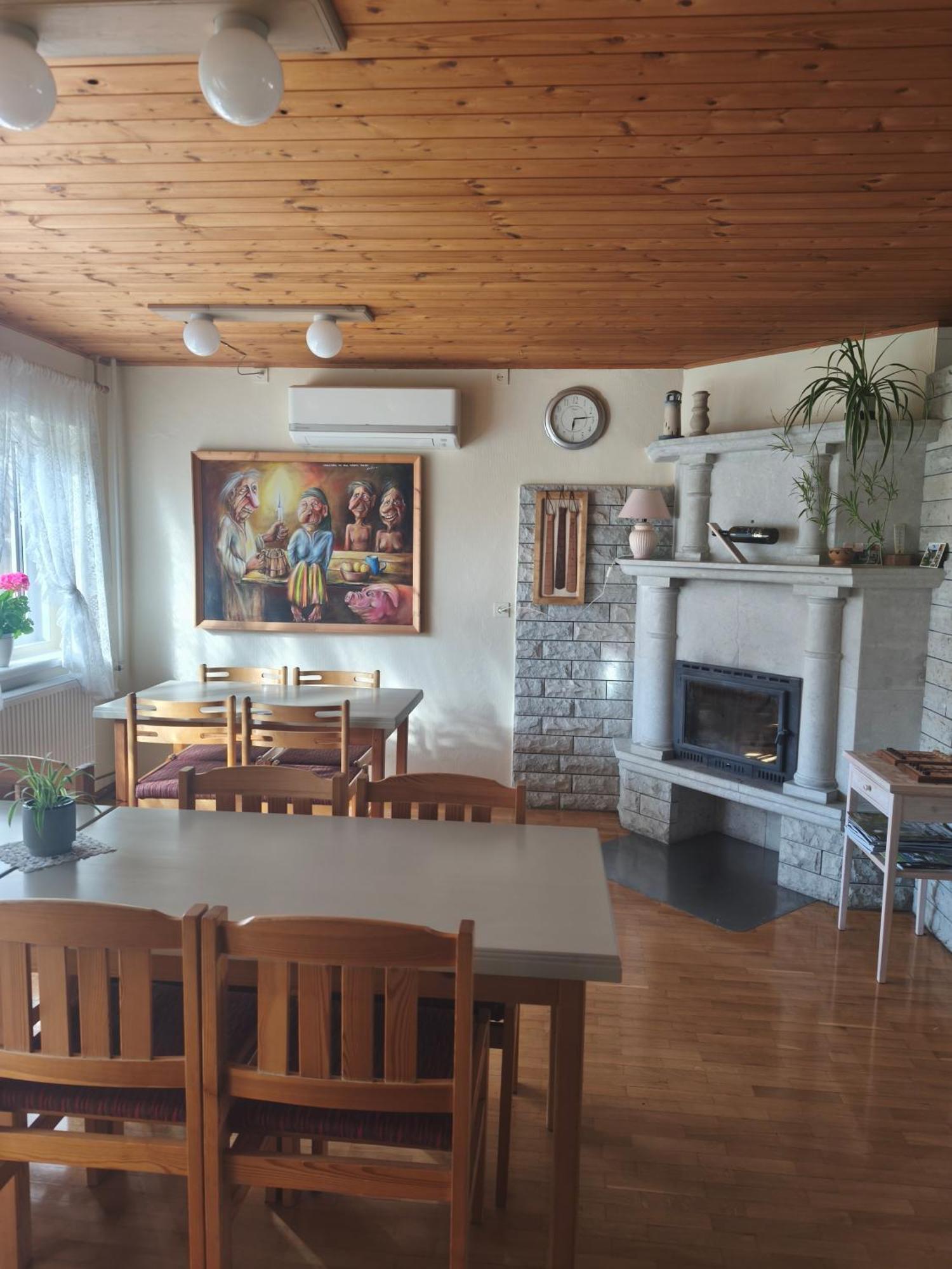Paerna Guesthouse & Apartments 쿠레사아레 외부 사진