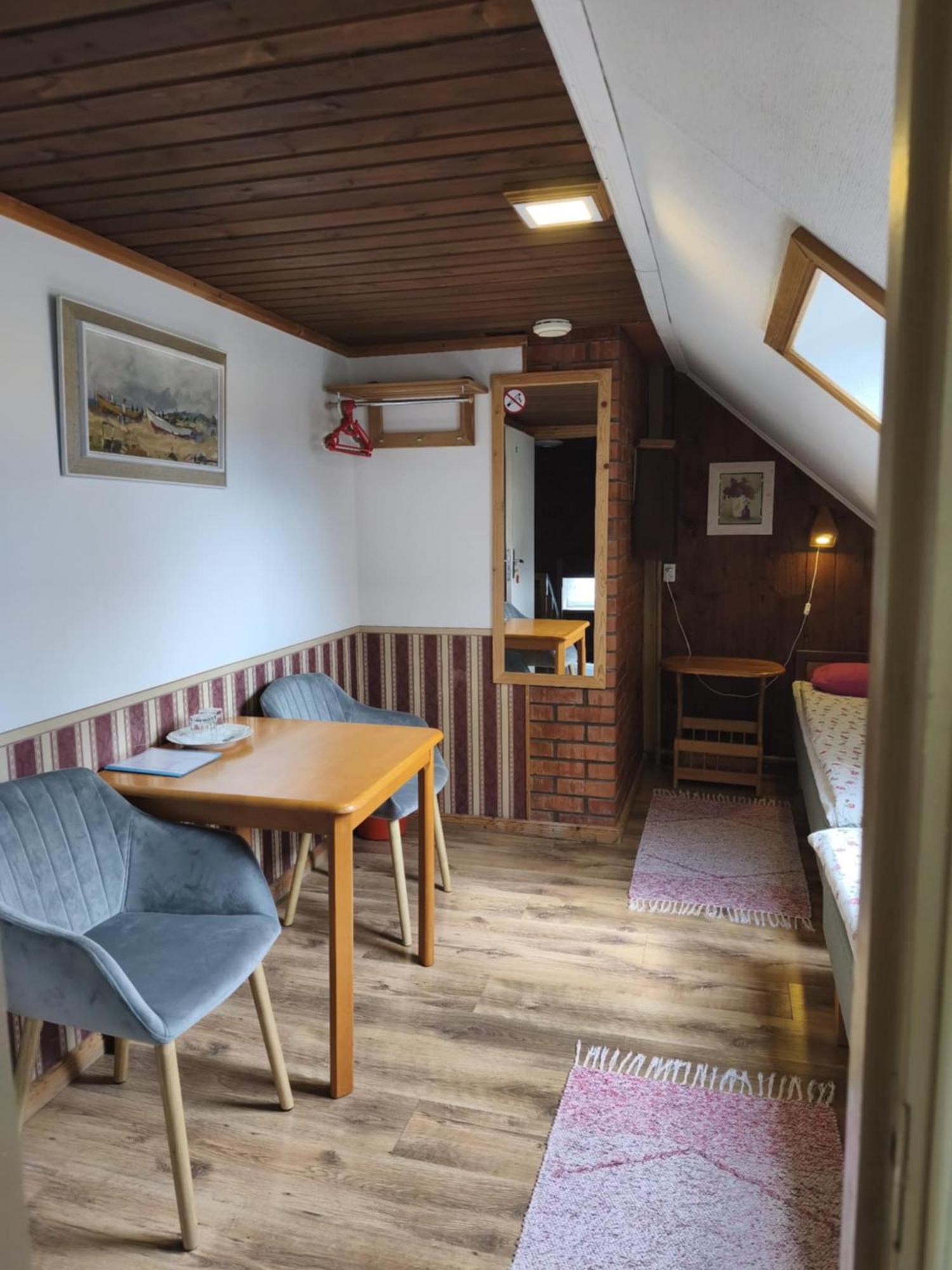 Paerna Guesthouse & Apartments 쿠레사아레 외부 사진
