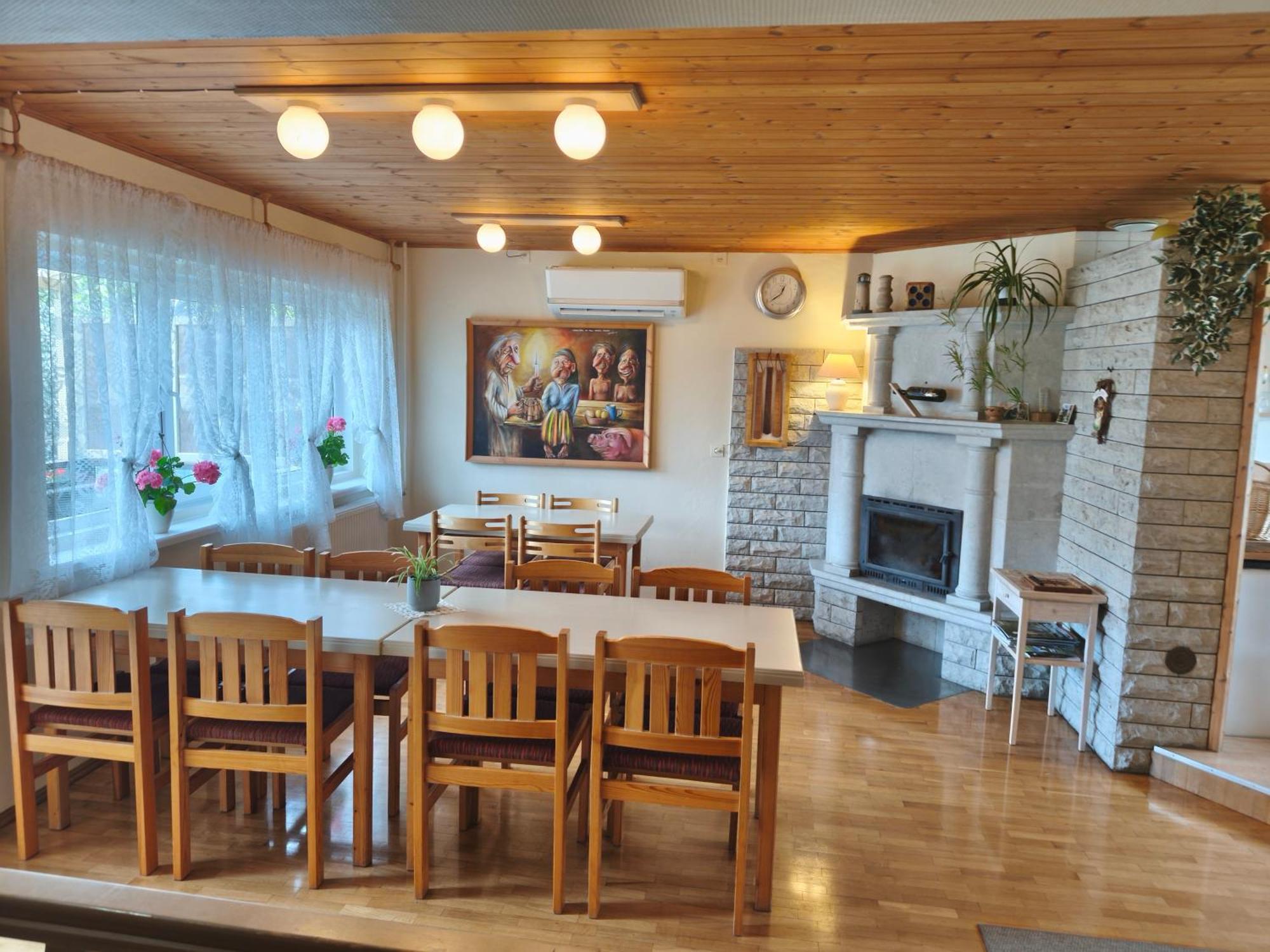 Paerna Guesthouse & Apartments 쿠레사아레 외부 사진