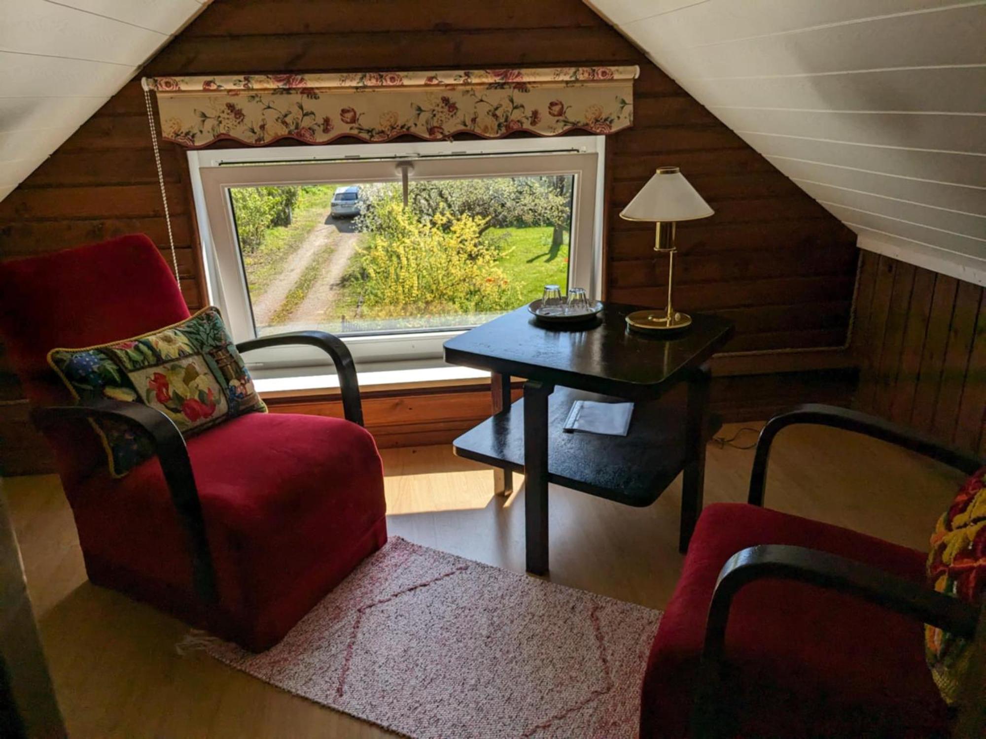 Paerna Guesthouse & Apartments 쿠레사아레 외부 사진