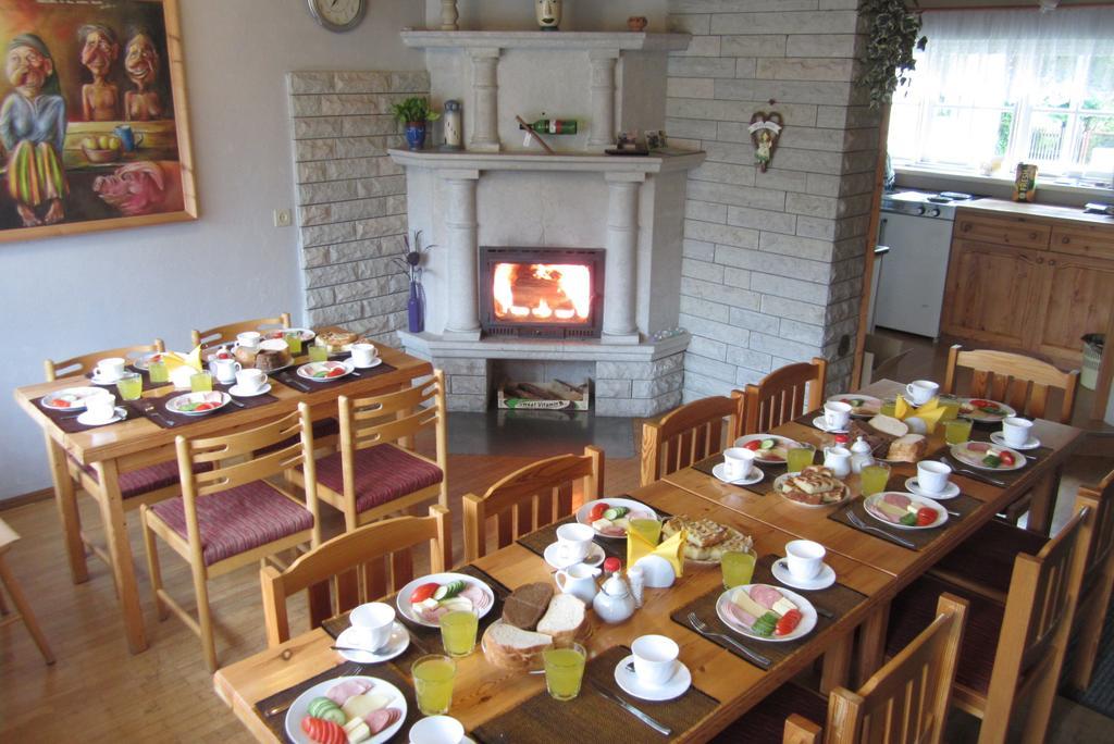 Paerna Guesthouse & Apartments 쿠레사아레 외부 사진