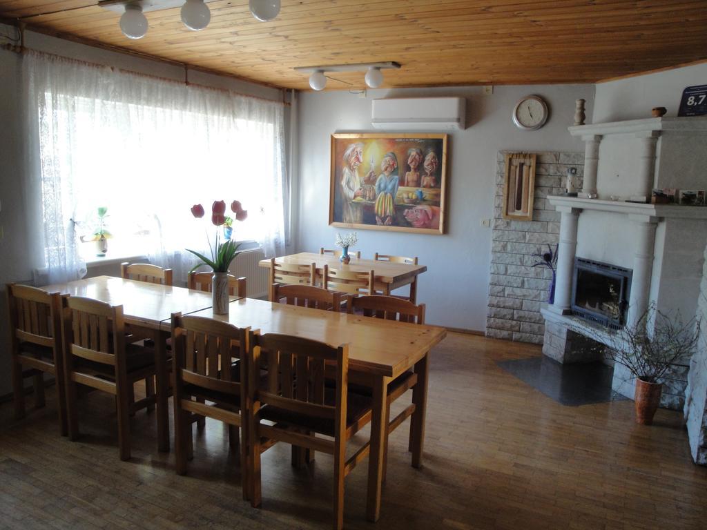 Paerna Guesthouse & Apartments 쿠레사아레 외부 사진