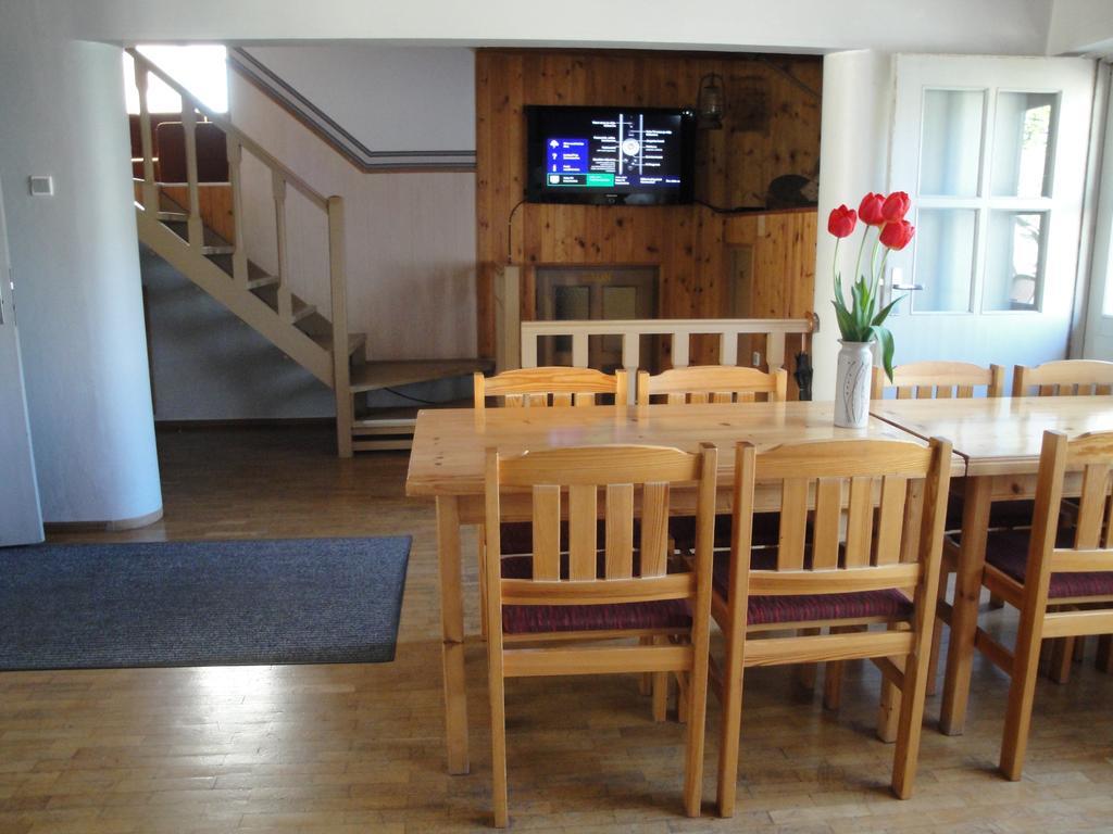 Paerna Guesthouse & Apartments 쿠레사아레 외부 사진