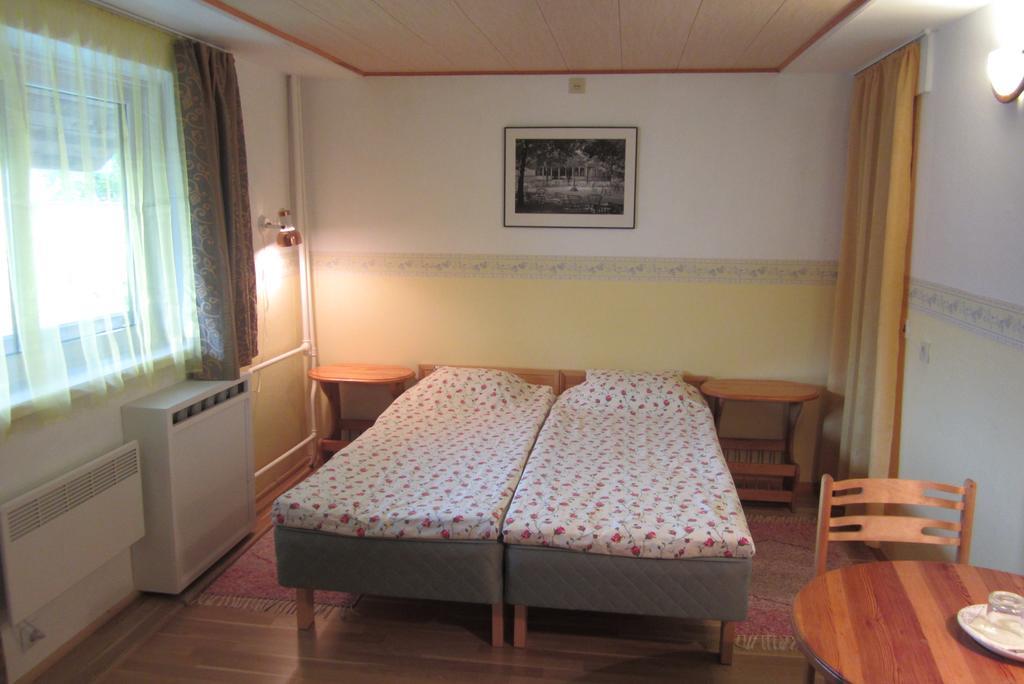 Paerna Guesthouse & Apartments 쿠레사아레 외부 사진