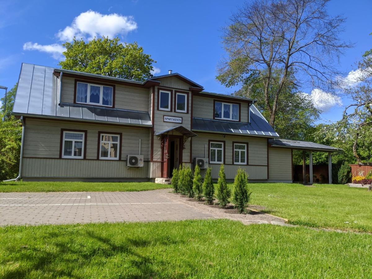 Paerna Guesthouse & Apartments 쿠레사아레 외부 사진